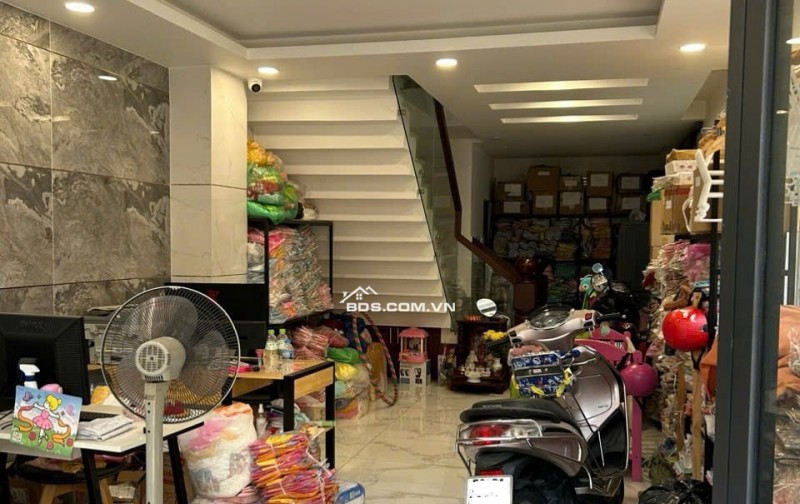 Bán nhà Lô góc HXH 5m đường Trường Chinh P.14 Tân Bình 48m2 5 Tầng 4PN. Chỉ 10.5 Tỷ còn TL với chủ